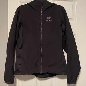 Arc’Teryx Women’s Atom LT Hoody Black size Large (Previous Version)